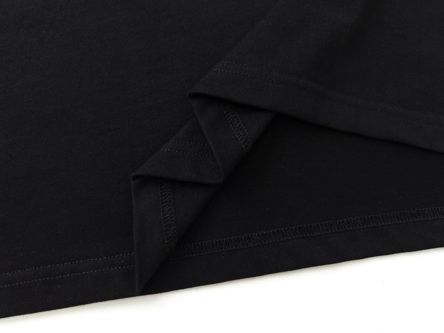 Quality《Arc’teryx~ 》2024New Arrival T , Versatile Quality ‼ 32 G ‼ T 🤪 Sizes：S-M-L-XL-2XL ：Black White、 Same Style